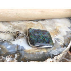 Pendentif sur chaîne acier en nacre abalon