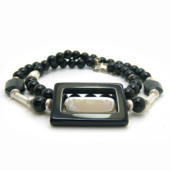 Collier en onyx et perle biwa