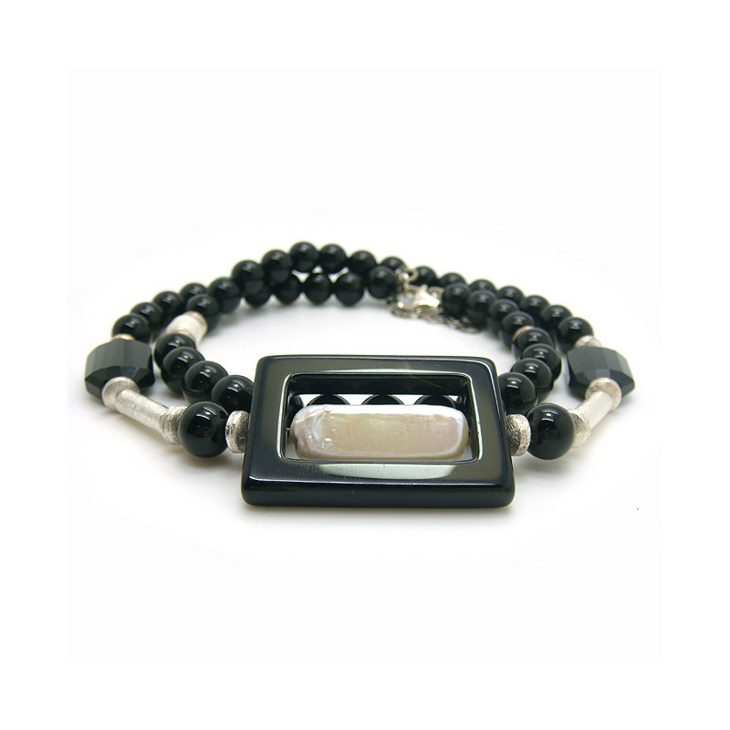 Collier en onyx et perle biwa