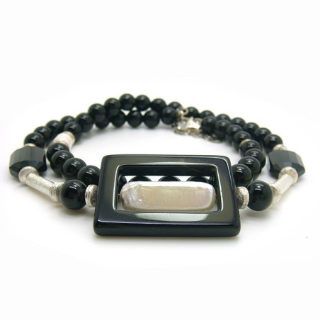 Collier en onyx et perle biwa