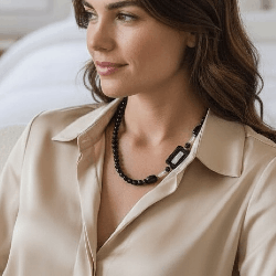 Collier en onyx et perle biwa