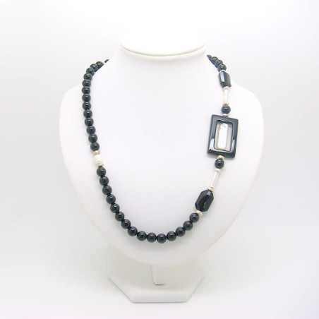 Collier en onyx et perle biwa