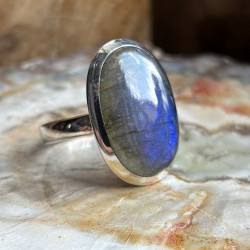 Bague en argent avec cabochon rond de PIERRE labradorite