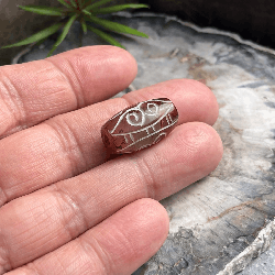 Agate, 2 perles sculptées