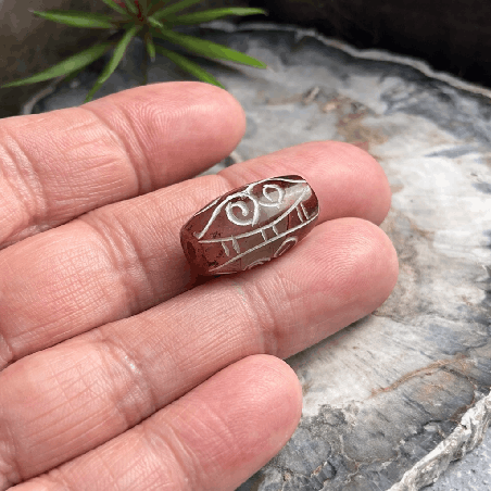 Agate, 2 perles sculptées