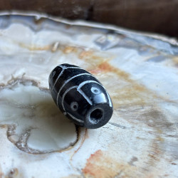 Agate noire mate, 2 perles sculptées