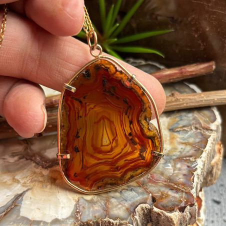 Tranche d’agate cerclée, Pendentif plaqué or