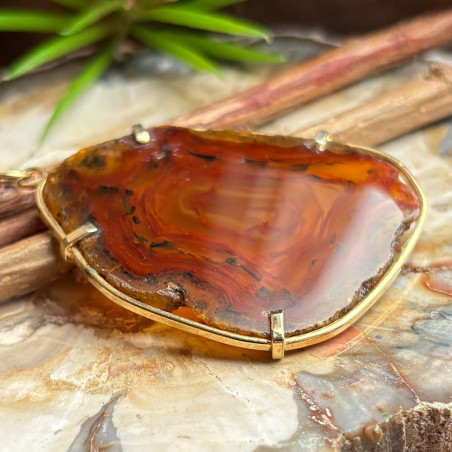 Tranche d’agate cerclée, Pendentif plaqué or