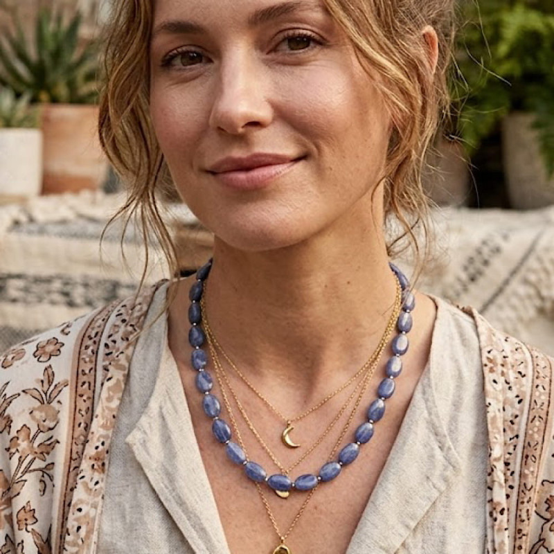 Collier création en pierre de cyanite