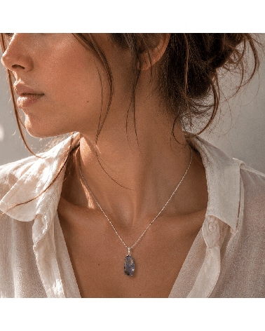 Cordiérite, Pendentif pierre roulée