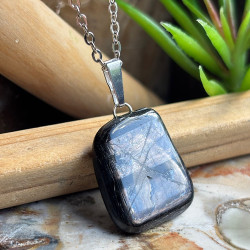 Hypersthene, Pendentif sur chaîne