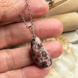 Pendentif jaspe léopard sur chaîne acier