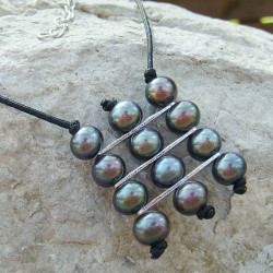 Collier raffiné en coton et perles biwa