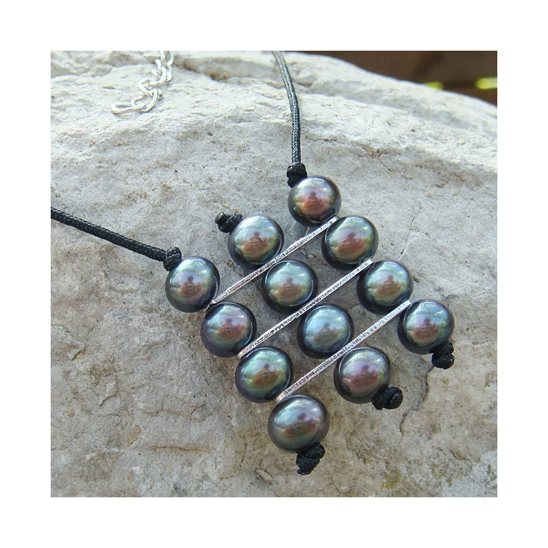 Collier raffiné en coton et perles biwa