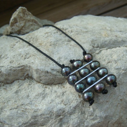 Collier raffiné en coton et perles biwa