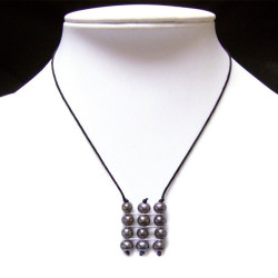 Collier raffiné en coton et perles biwa