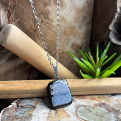 Hyperstene, pendentif pierre sur chaîne acier