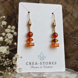 Boucles d’oreilles en ambre naturel aux nuances miel et cognac avec apprêts plaqué or