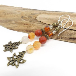 Boucles d’oreilles en cornaline, ambre et agate avec apprêts bronze et crochets argent 925
