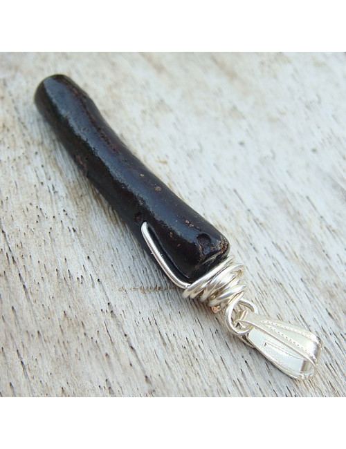 Pendentif corail noir branche