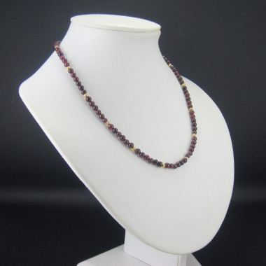 Collier grenat