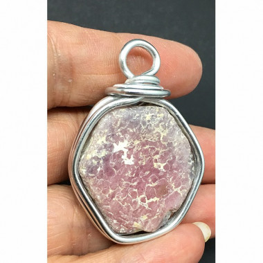 Rubis monté en pendentif