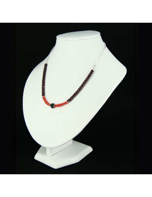 Collier chaîne grenat, corail et onyx