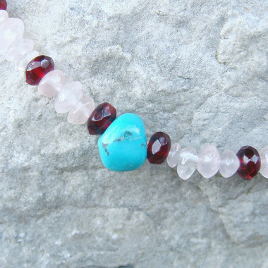 Collier chaîne grenat, corail et quartz fumé