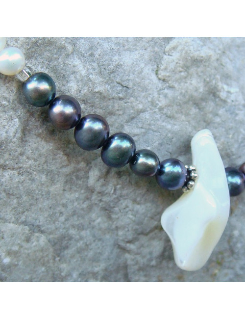 Collier chaîne grenat, perles d'eau douce et nacre