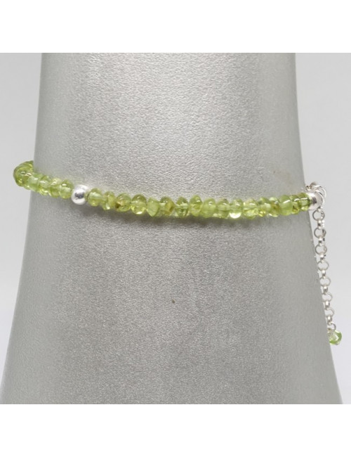 Bracelet fin en péridot, breloque feuille