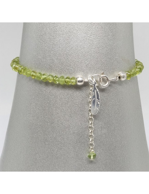 Bracelet fin en péridot, breloque feuille
