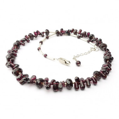 Collier grenat