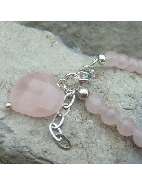 Bracelet  quartz rose et perles d'eau douce avec breloque coeur