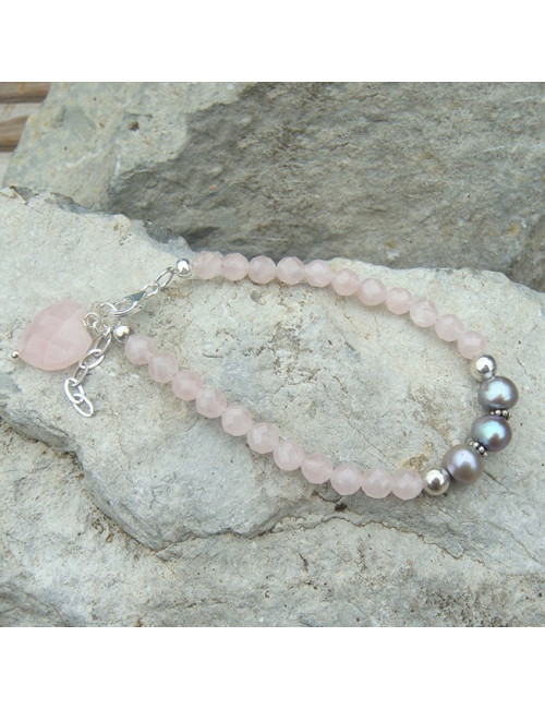 Bracelet  quartz rose et perles d'eau douce avec breloque coeur