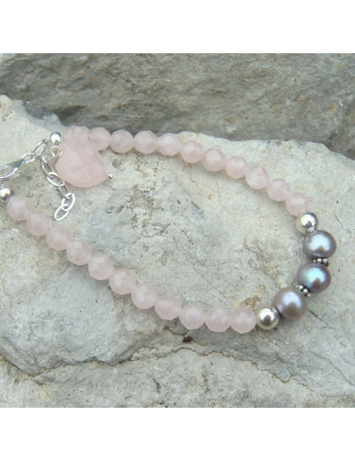 Bracelet  quartz rose et perles d'eau douce avec breloque coeur