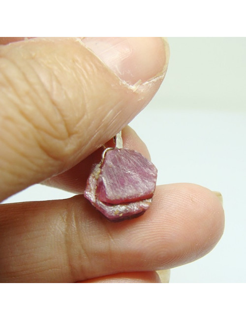 Rubis monté en pendentif