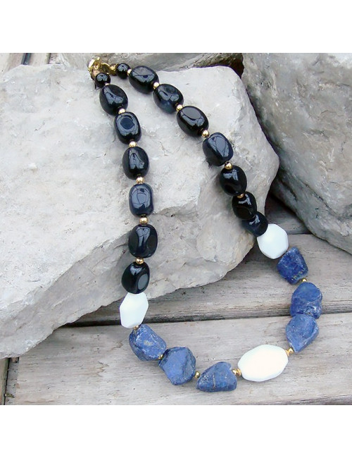 Lapis lazuli, onyx, agate blanche, collier court