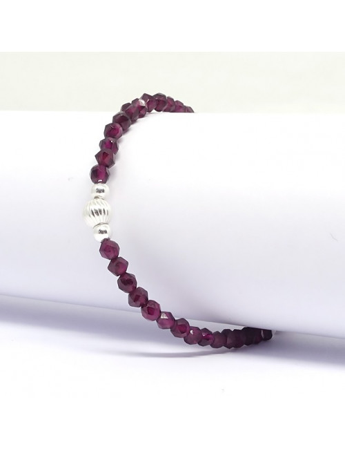 Le grenat donne de l'énergie, de la force, de la persévérance et du courage