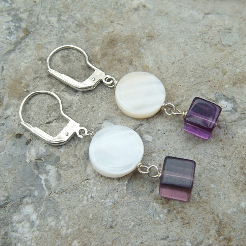 Boucles d'oreilles nacre et fluorite Boucles d'oreilles nacre et fluorite