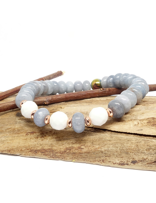 Sécurité & plénitude avec ce bracelet en angélite et agate blanche facettée.