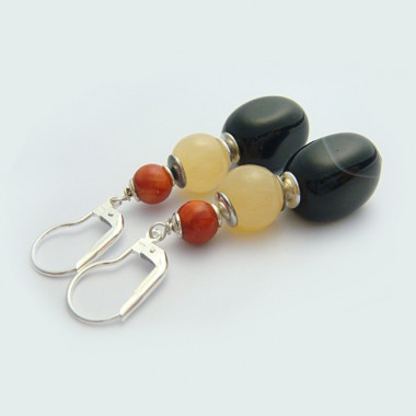 Boucles d'oreilles corail, jade jaune et onyx