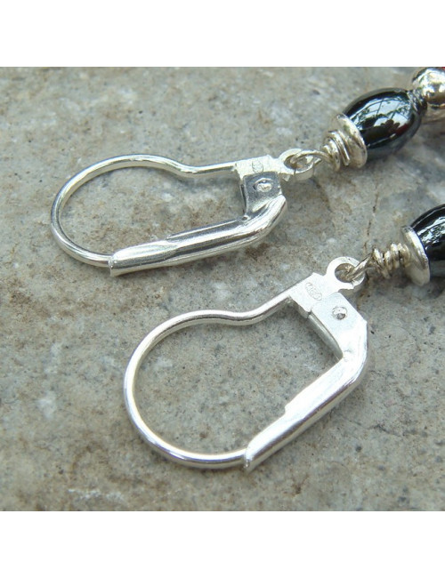 Boucles d'oreilles en hématite et corail gorgone.