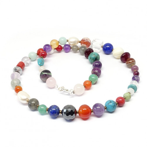 Collier de la collection Mahalo soigneusement réalisés à la main avec de véritables pierres semi-précieuses et des finitions e a