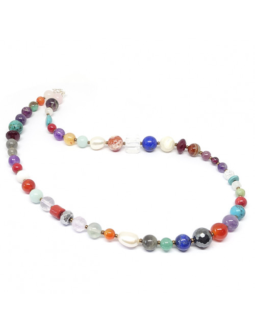 Collier de la collection Mahalo soigneusement réalisés à la main avec de véritables pierres semi-précieuses et des finitions e a