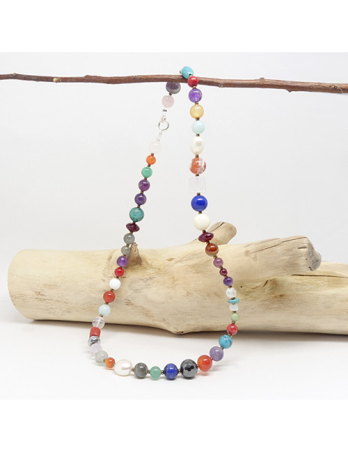 Collier de la collection Mahalo soigneusement réalisés à la main avec de véritables pierres semi-précieuses et des finitions e a