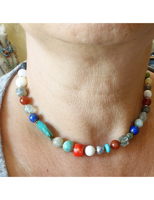 Collier de la collection Mahalo soigneusement réalisés à la main avec de véritables pierres semi-précieuses et des finitions e a
