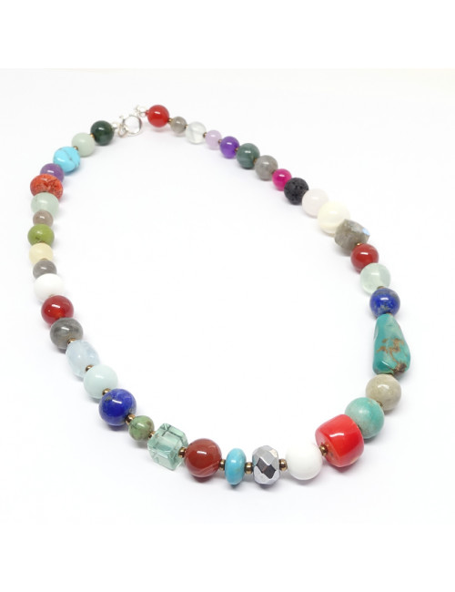 Collier de la collection Mahalo soigneusement réalisés à la main avec de véritables pierres semi-précieuses et des finitions e a