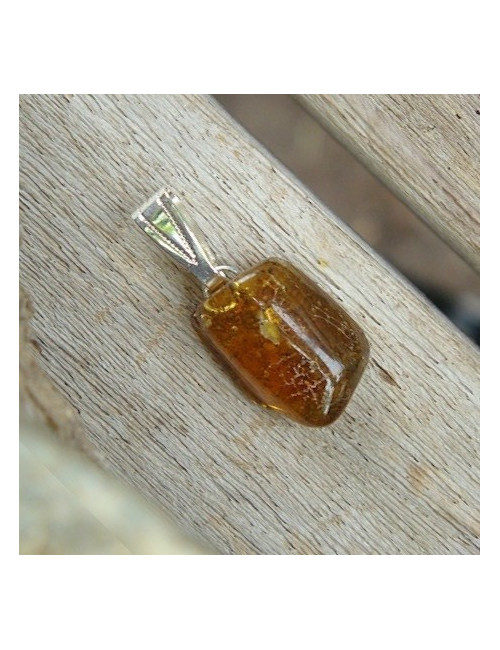Pendentif ambre sur chaîne