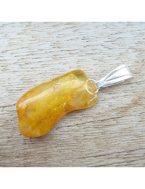 Pendentif ambre sur chaîne