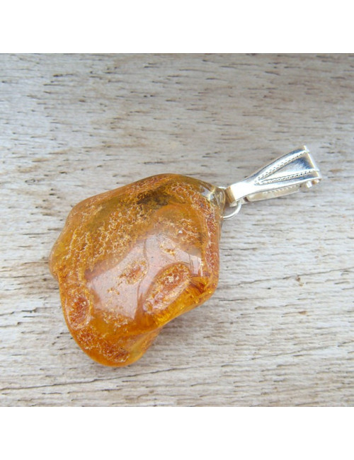 Pendentif ambre sur chaîne